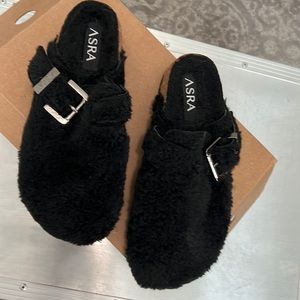 COPY - Asra teddy slip Ons